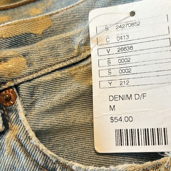 Levi's Destroyed painted Shorts - Picture 8 of 9